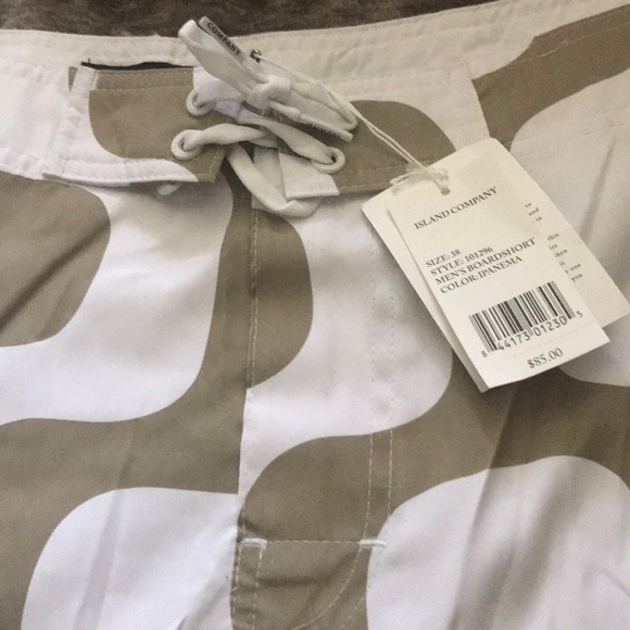 Island Company patterned Board Shorts size 38 - Picture 3 of 6